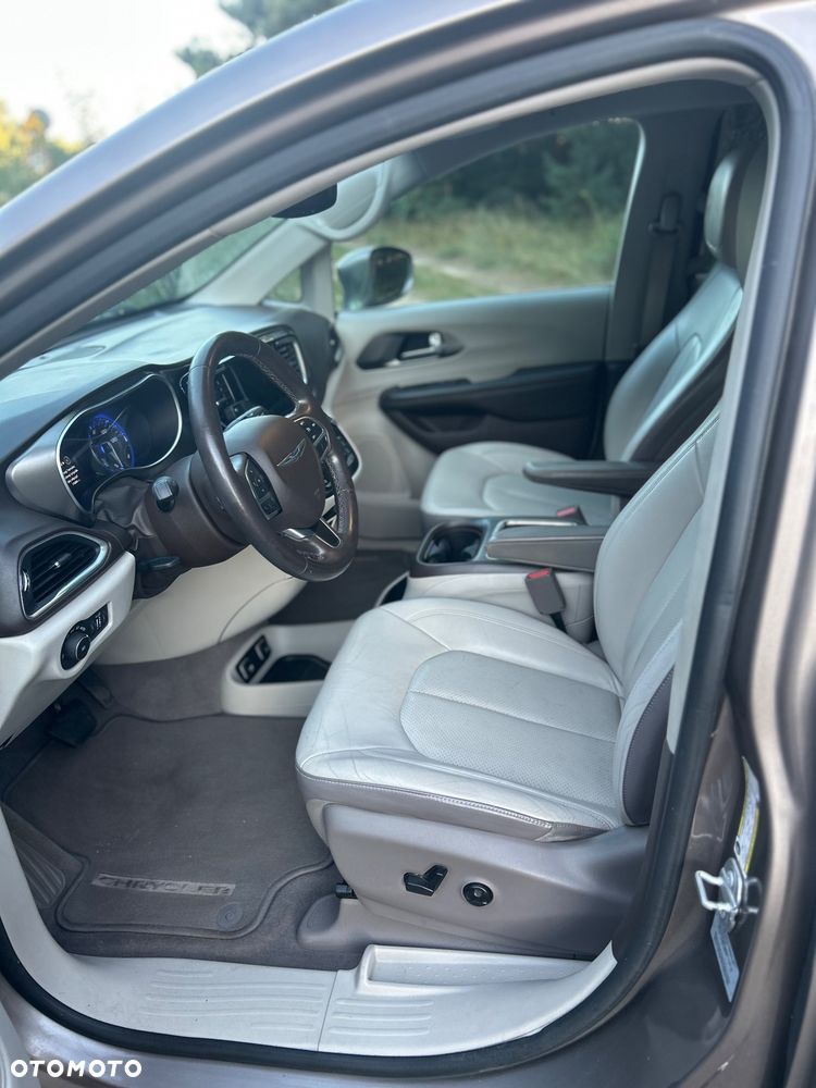 Chrysler Pacifica - 26