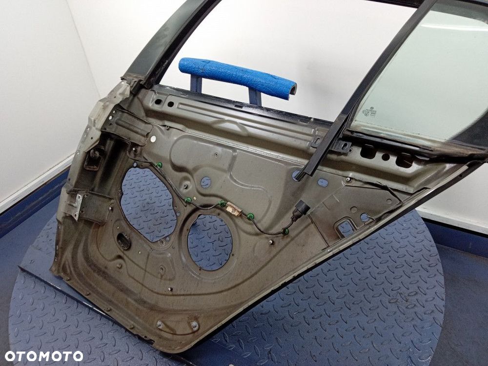 VW GOLF V HB DRZWI TYŁ TYLNE LEWE L061 - 2