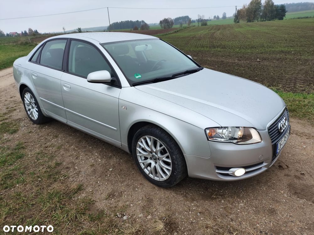 Audi A4 Limousine - 1