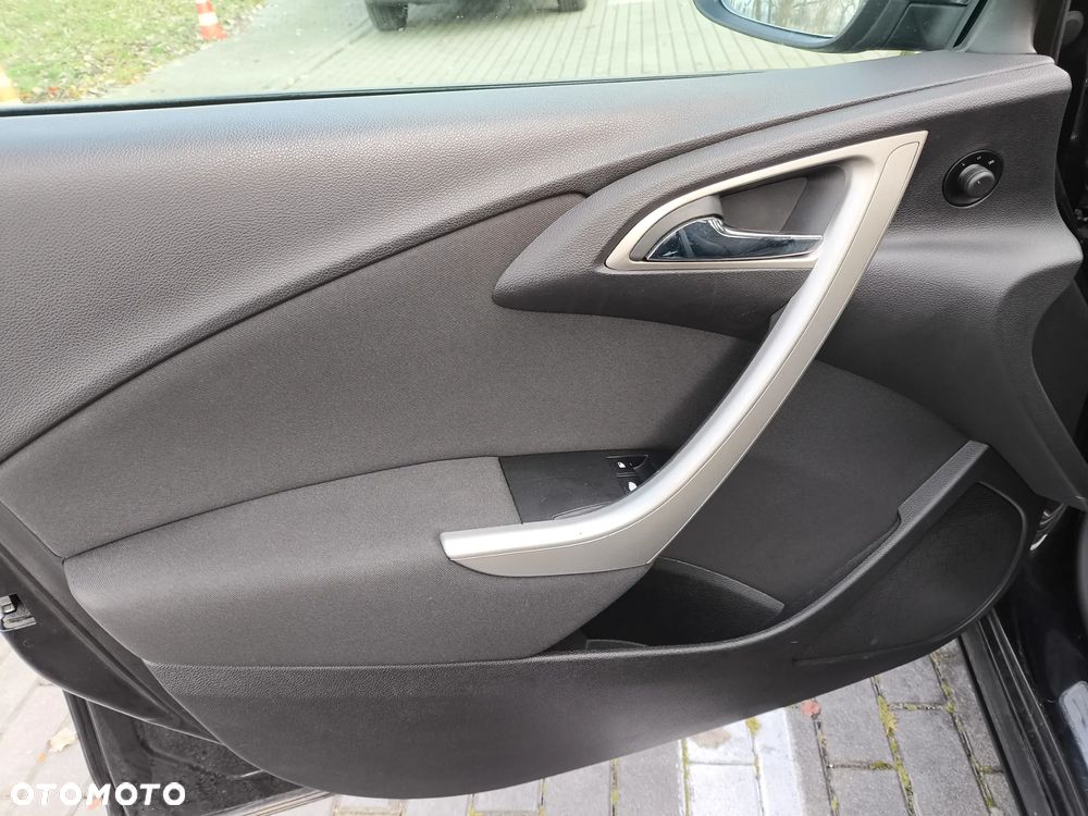 Opel Astra 1.6 Turbo Edition - 29