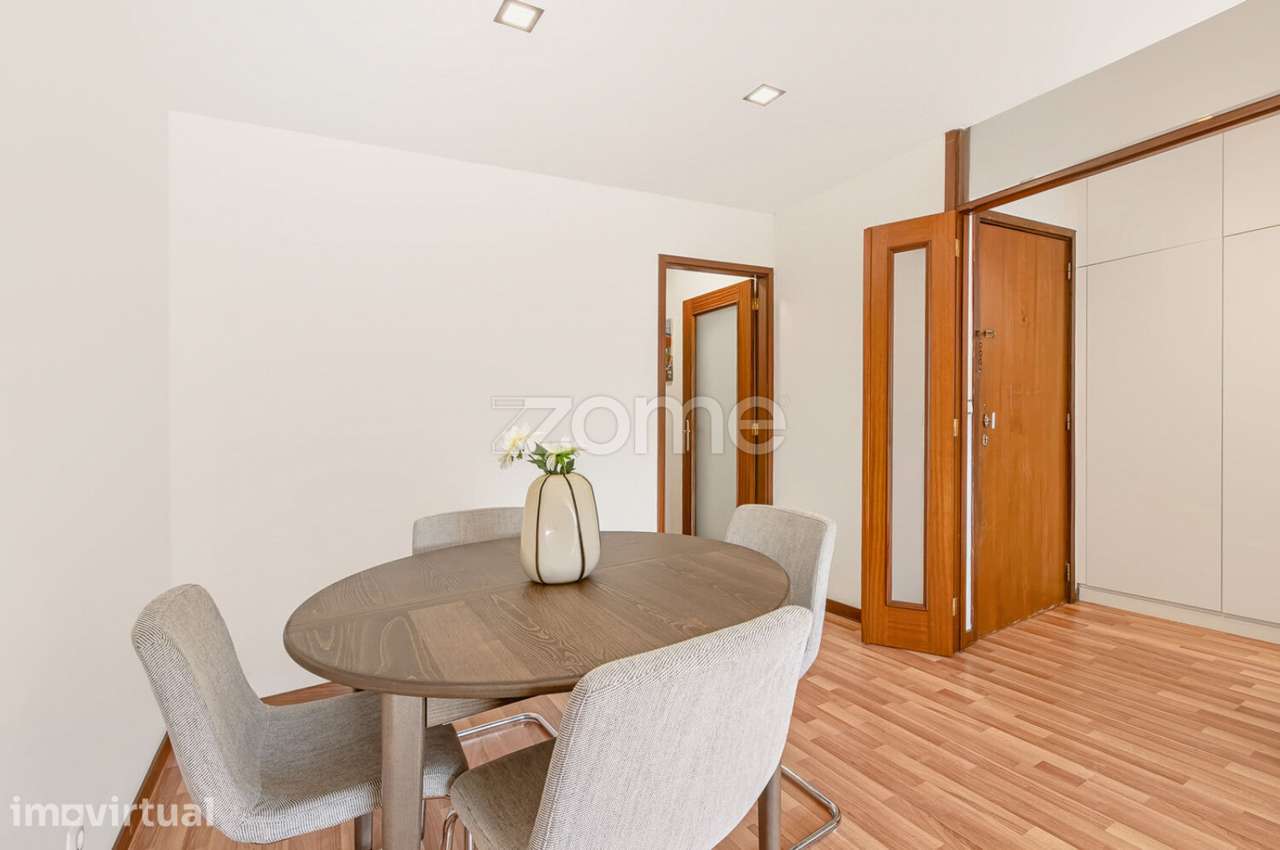 Apartamento T4 na Rua da Argentina - Grande imagem: 2/46