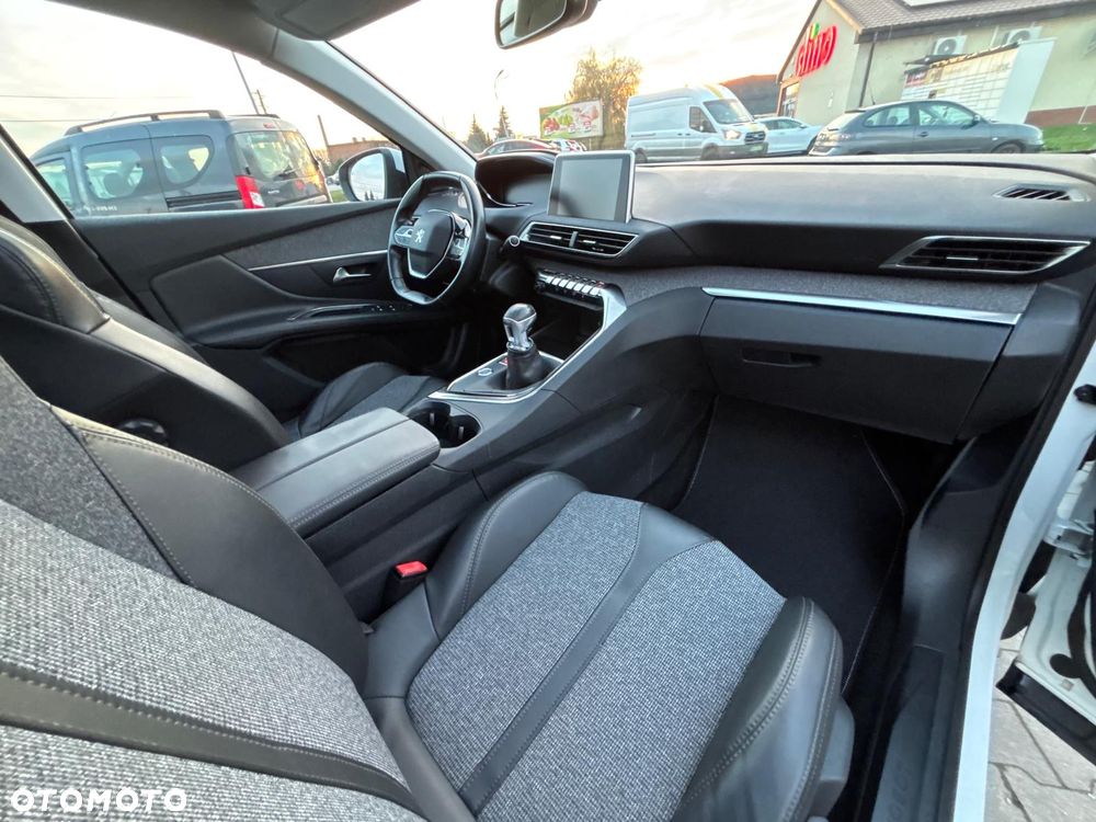 Peugeot 3008 1.2 PureTech Allure S&S - 21