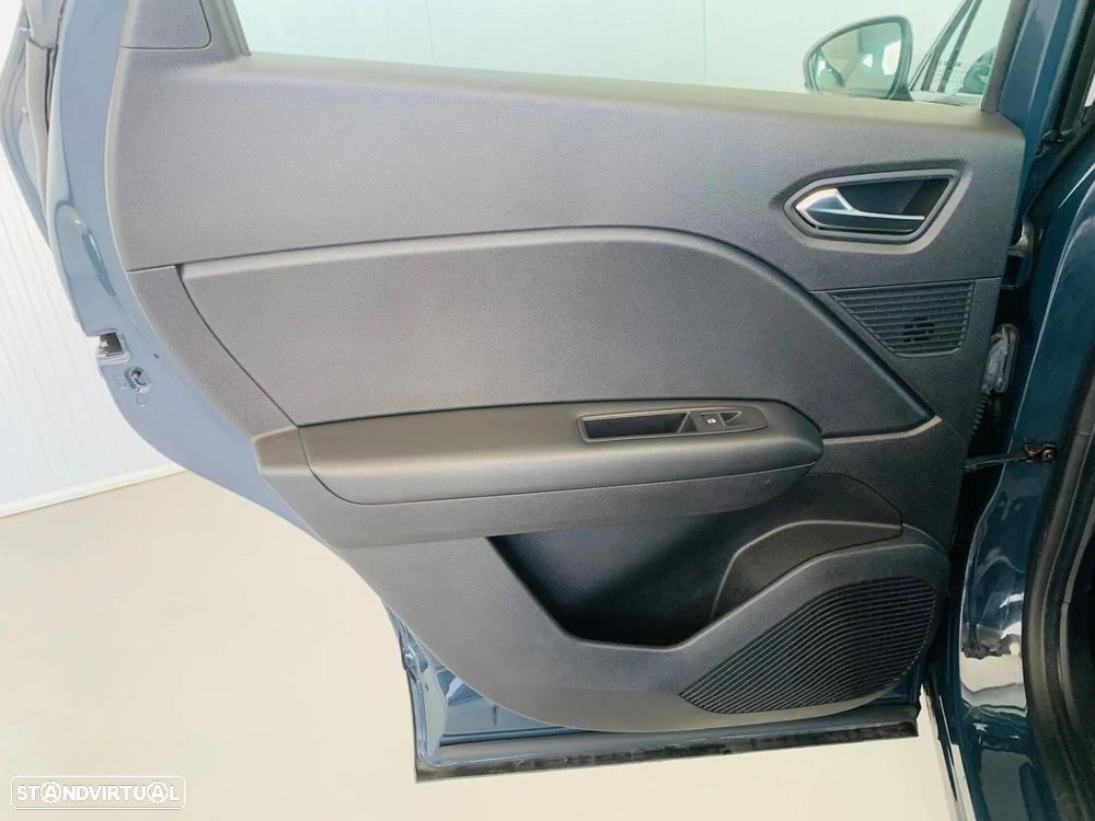 Renault Captur - 32