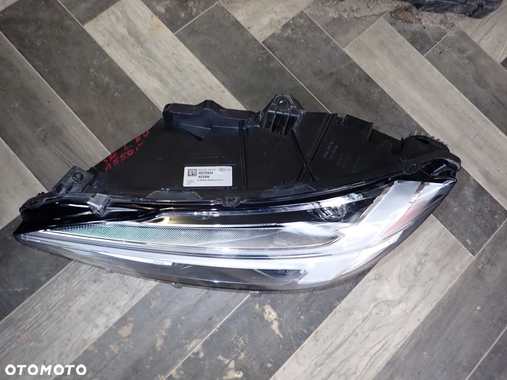 VOLVO S90 LAMPA LEWY PRZÓD EUROPA 32372634 - 2