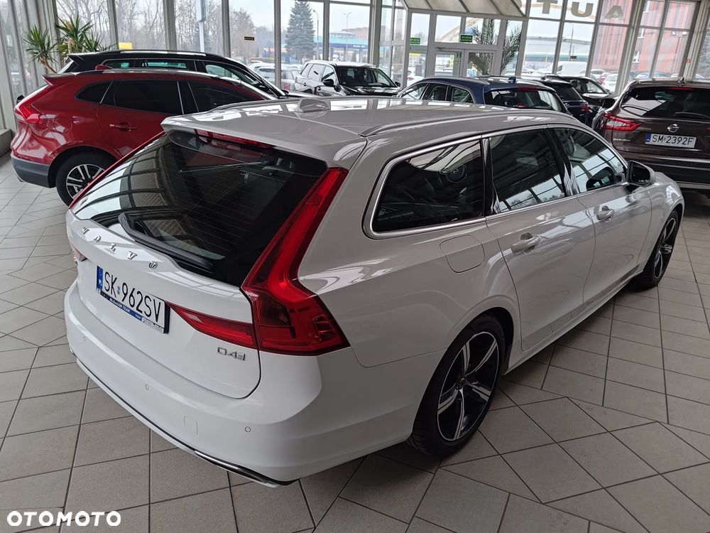 Volvo V90 D4 R-Design - 11