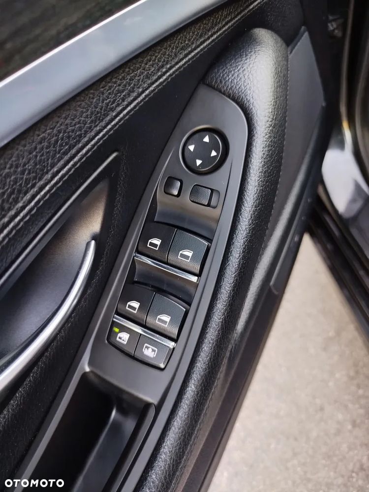 BMW Seria 5 528i - 13