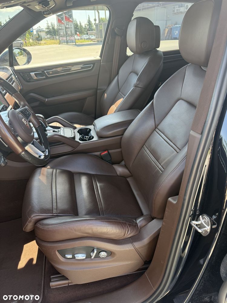 Porsche Cayenne Standard - 16