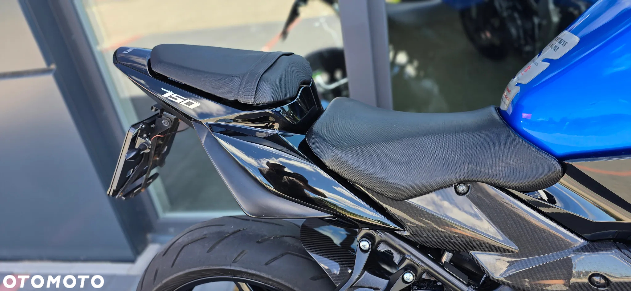 Suzuki GSR - 14