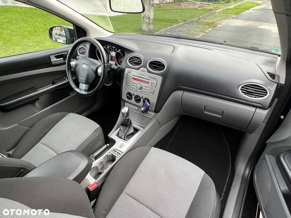 Ford Focus 1.6 16V Style+ - 26
