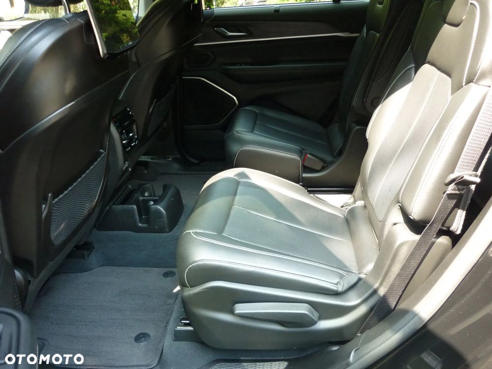 Jeep Grand Cherokee - 12