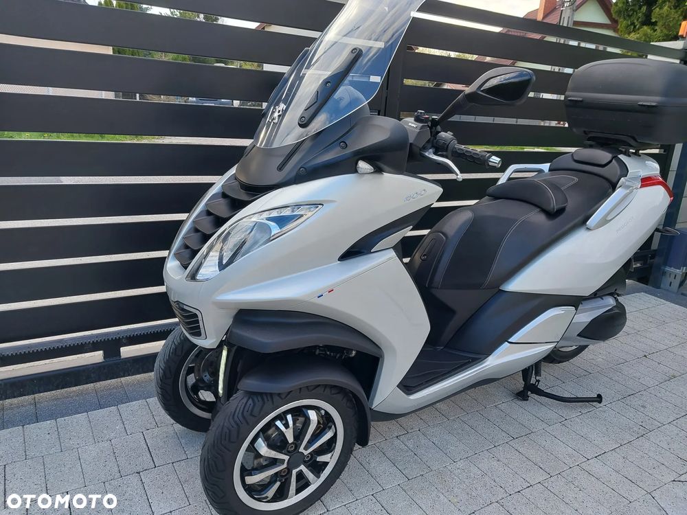 Peugeot Metropolis - 8