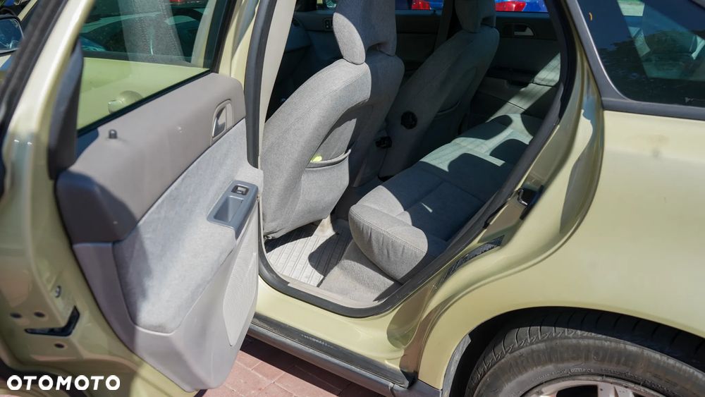 Volvo S40 2.4 - 16