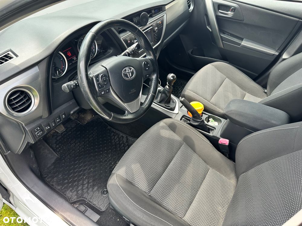 Toyota Auris 1.4 D-4D Business Edition - 6