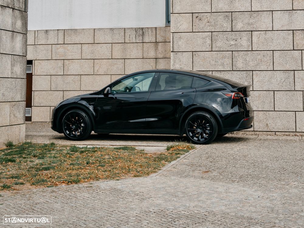 Tesla Model Y Long Range Dual Motor AWD - 8