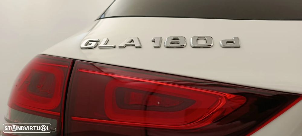 Mercedes-Benz GLA 180 d AMG Line - 32