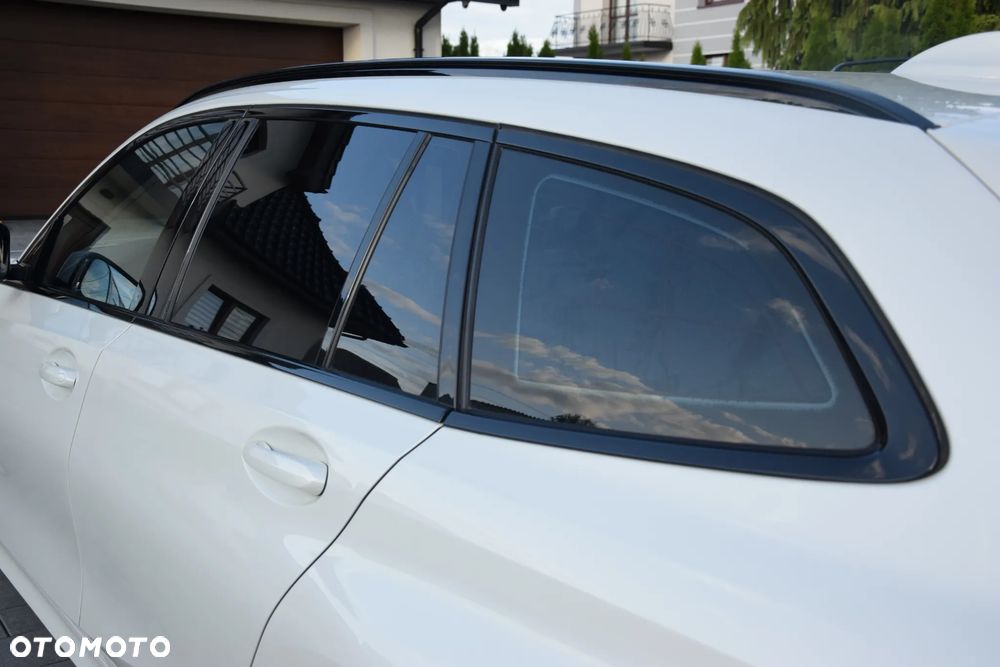 BMW Seria 3 320d xDrive Luxury Line Purity sport - 14