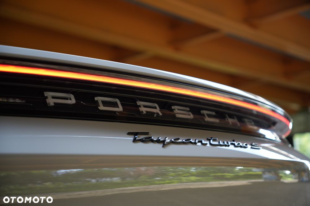 Porsche Taycan Turbo S - 10