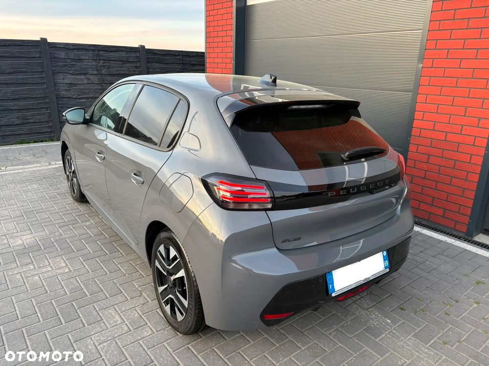 Peugeot 208 - 1
