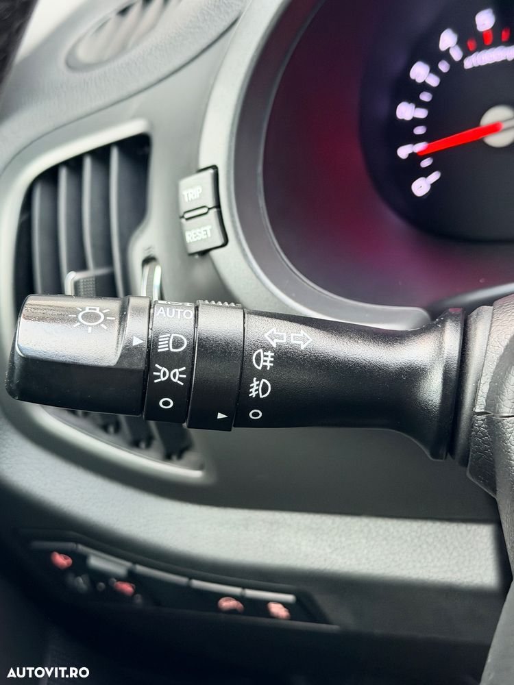 Kia Sportage 1.7 CRDI 2WD Dream-Team Edition - 28