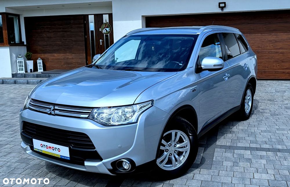 Mitsubishi Outlander Instyle NAVI + - 27