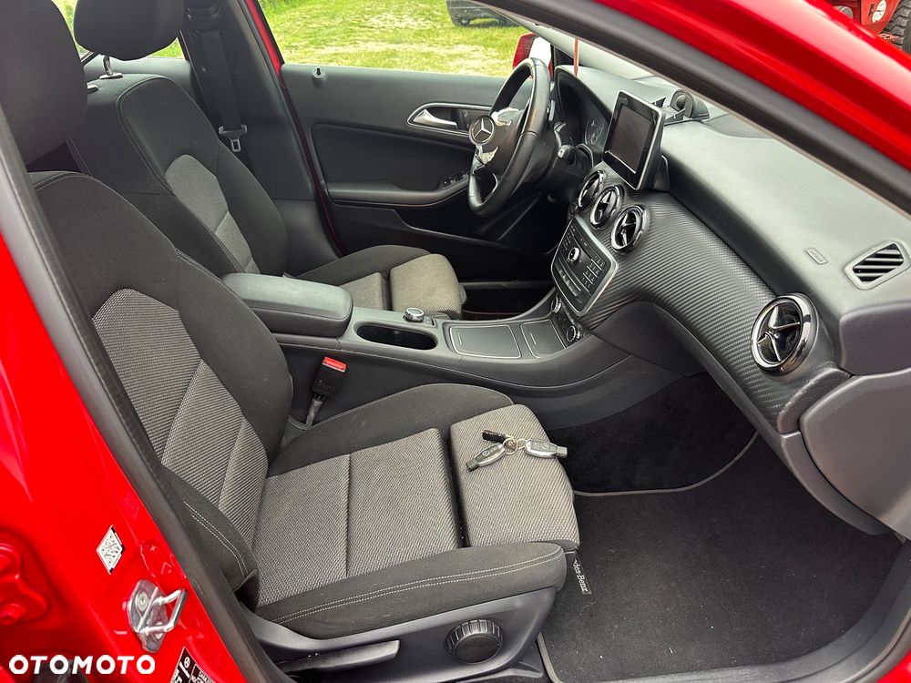 Mercedes-Benz GLA 180 7G-DCT UrbanStyle Edition - 20