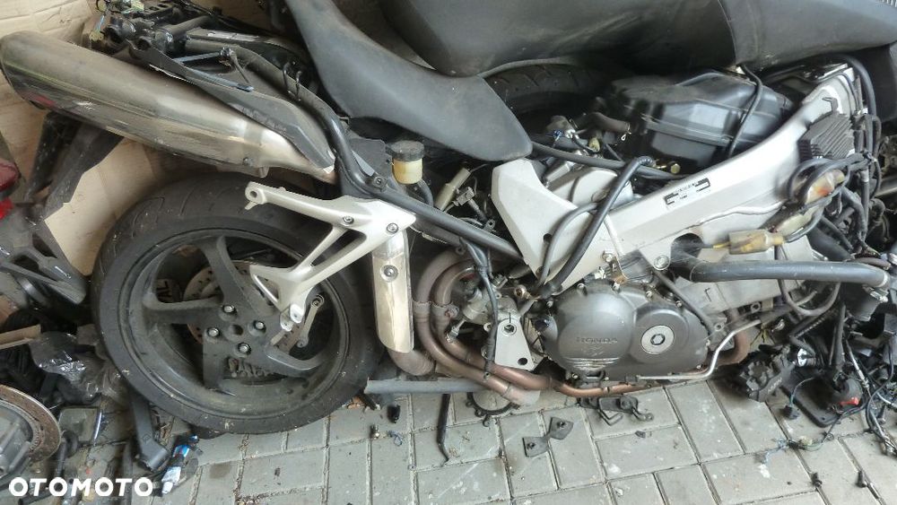 Honda VFR 800 V Tec felga wahacz chłodnica  dekiel rama - 2