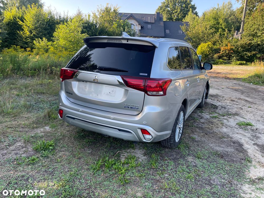 Mitsubishi Outlander Instyle + - 5