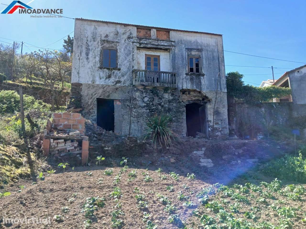 Casa para Recuperar com Terreno e Lagar em Lorvão, Penacova, Coimbra - Grande imagem: 2/55