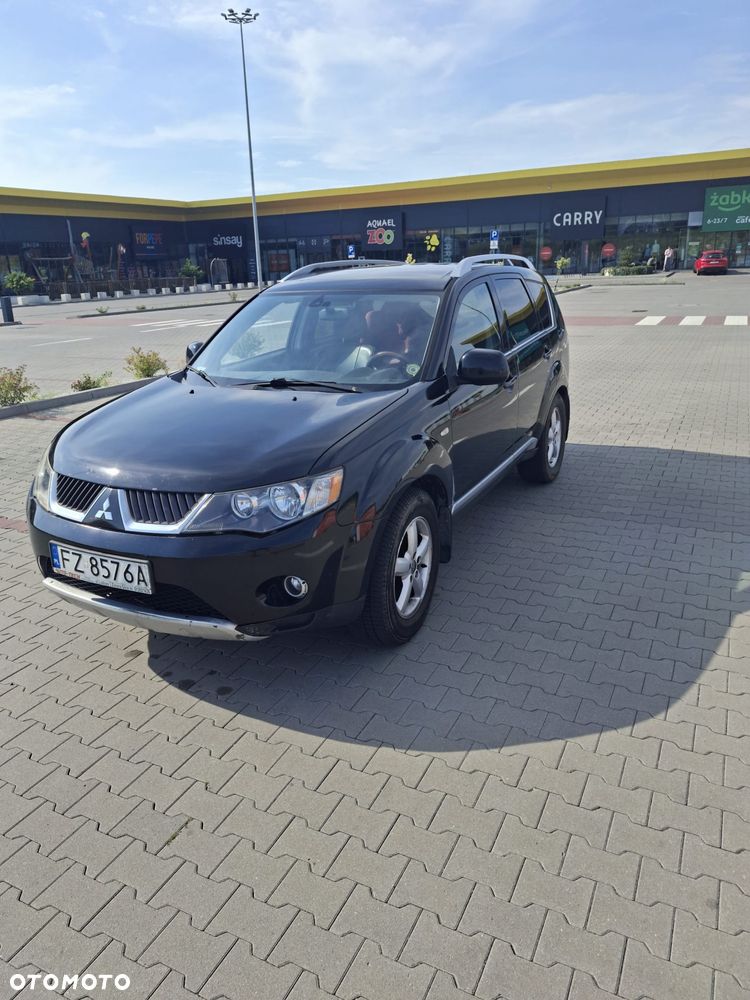 Mitsubishi Outlander - 2