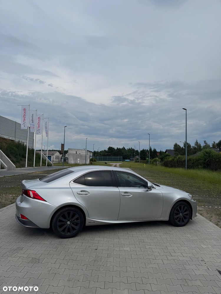 Lexus IS 300h Prestige - 8