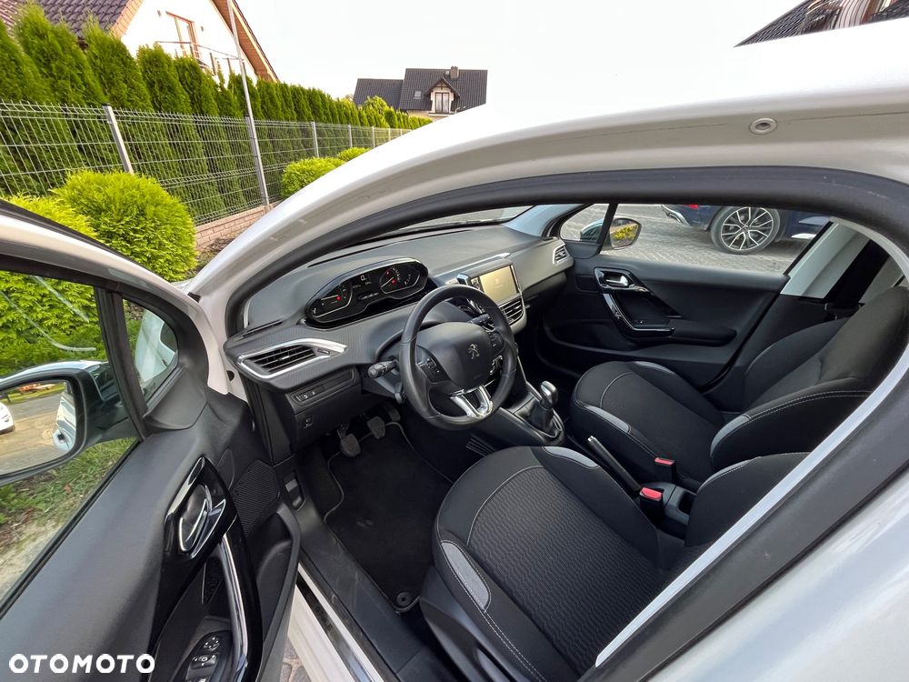 Peugeot 208 PureTech 82 Style - 10