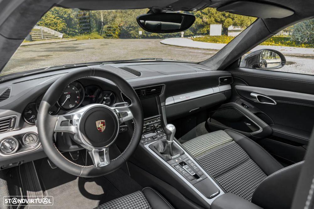 Porsche 911 (991) Carrera S 50 Anos - 13