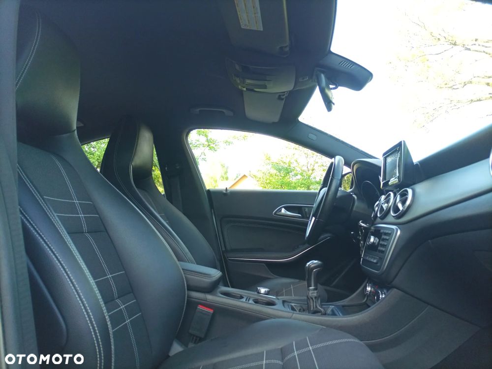 Mercedes-Benz CLA 180 AMG Line - 19