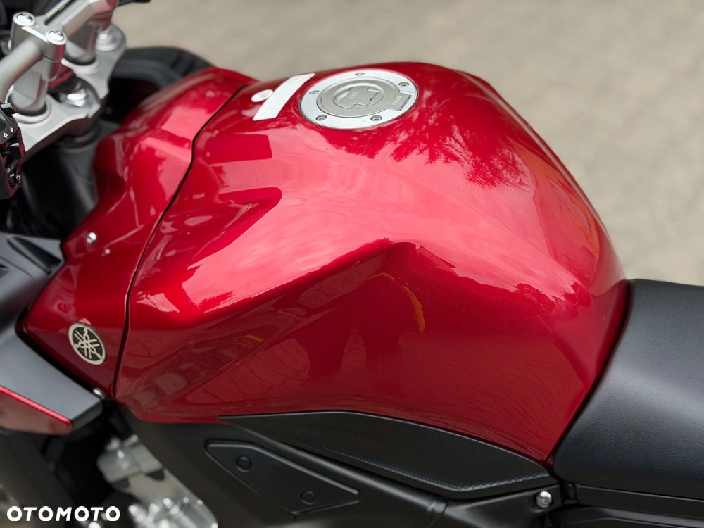 Yamaha FZ - 12