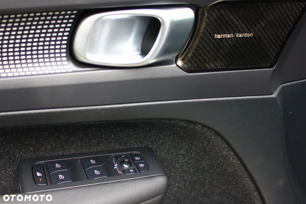 Volvo XC 40 ver-t5-plug--in-hybrid-r--design - 31