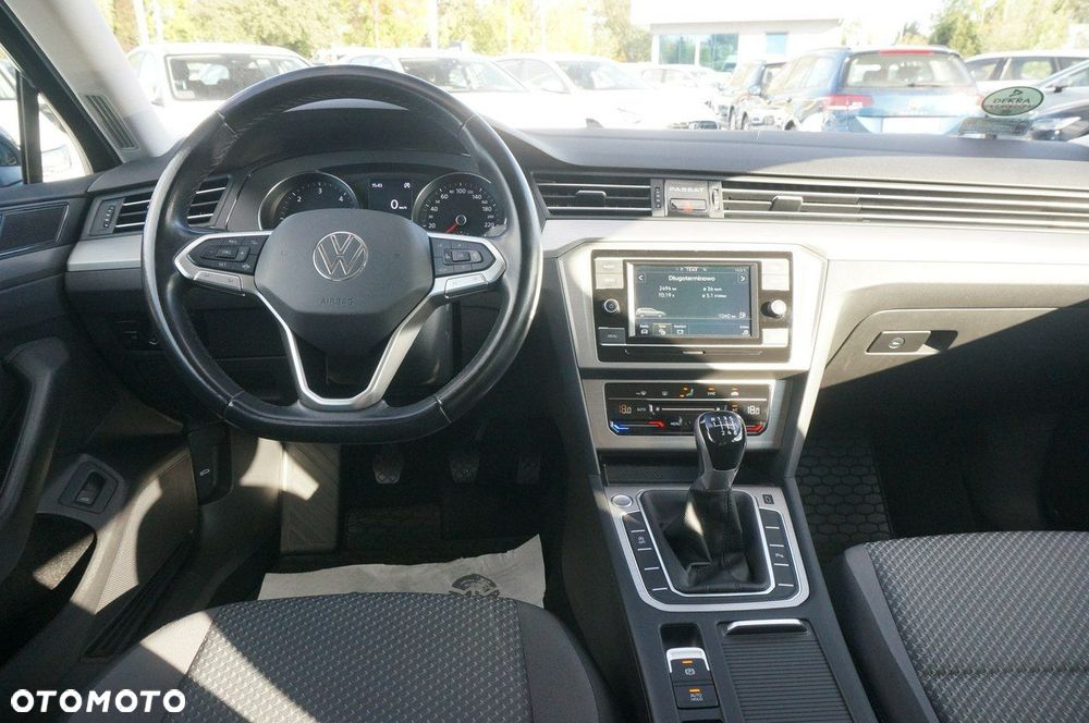 Volkswagen Passat - 12
