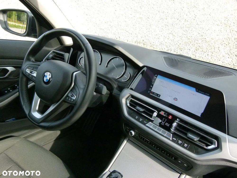 BMW Seria 3 320d Efficient Dynamics - 24