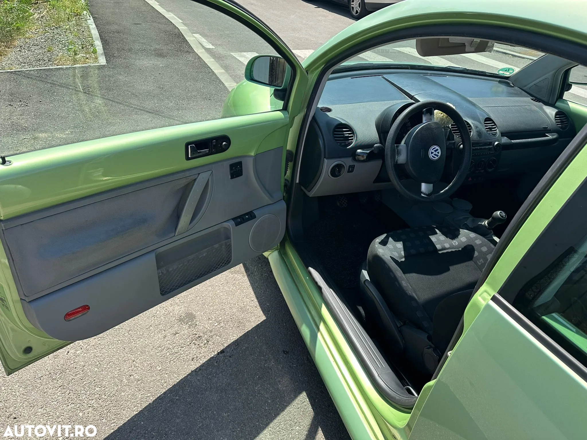 Volkswagen New Beetle - 2