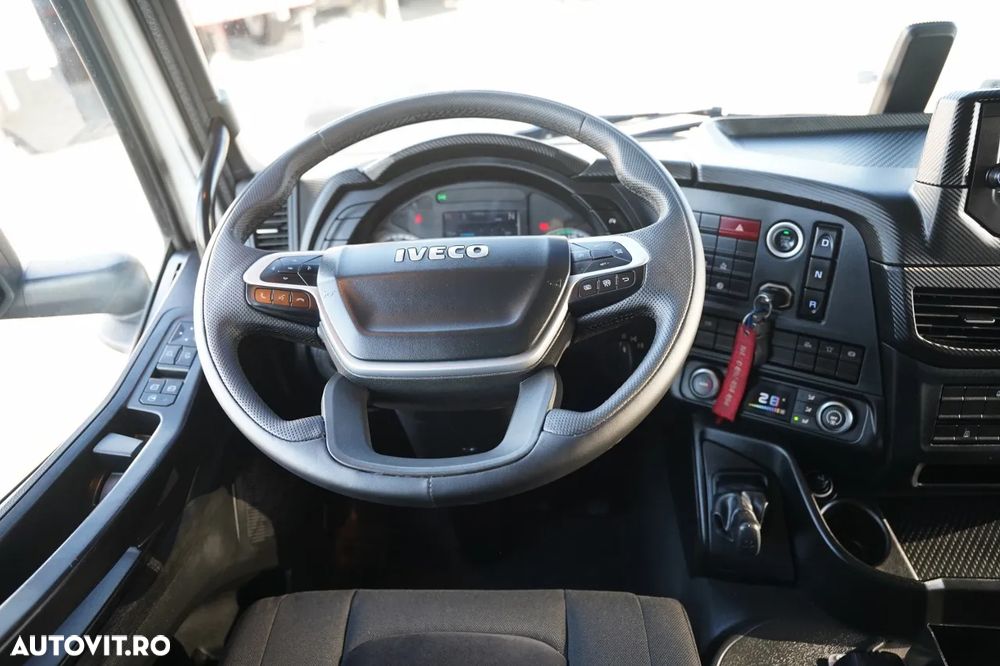 Iveco X-WAY 480 / 6x4 / CAROSERIE CU OBOANE - 6,1 m / + MACARAUA PALFINGER PK 33002 EH / MAX: 6.600 KG / ROTATOR / TELECOMANDĂ / ANVELOPE 100% / - 30