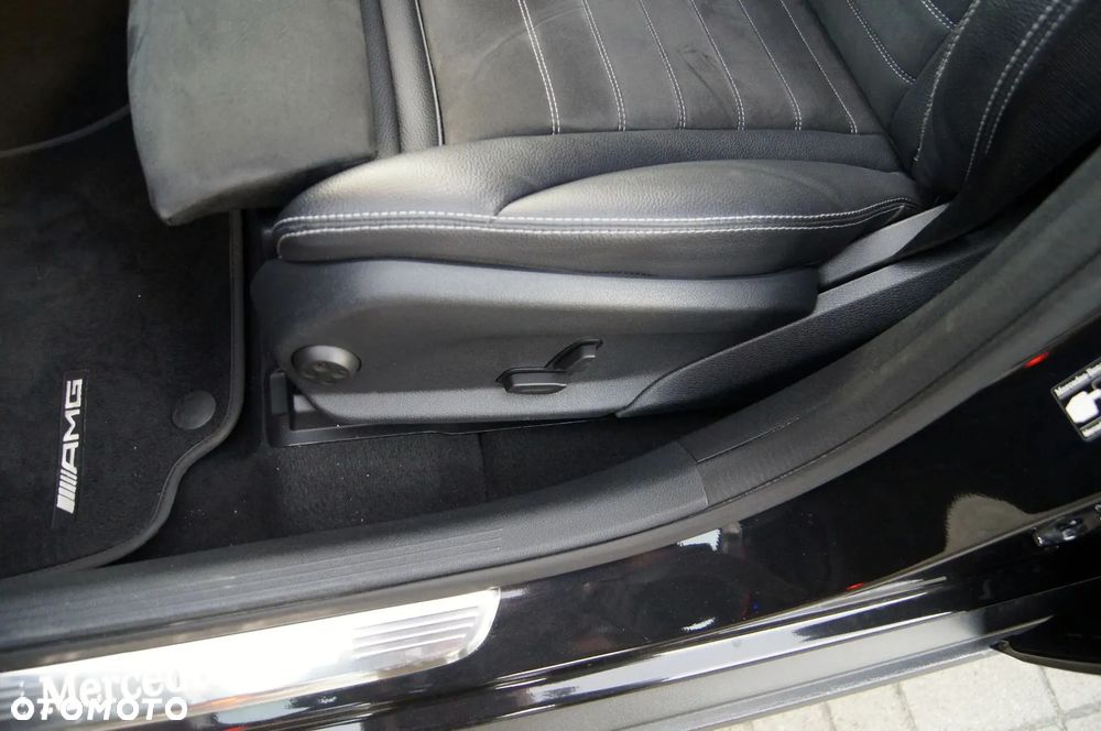 Mercedes-Benz GLC 300 e 4Matic 9G-TRONIC AMG Line Plus - 34