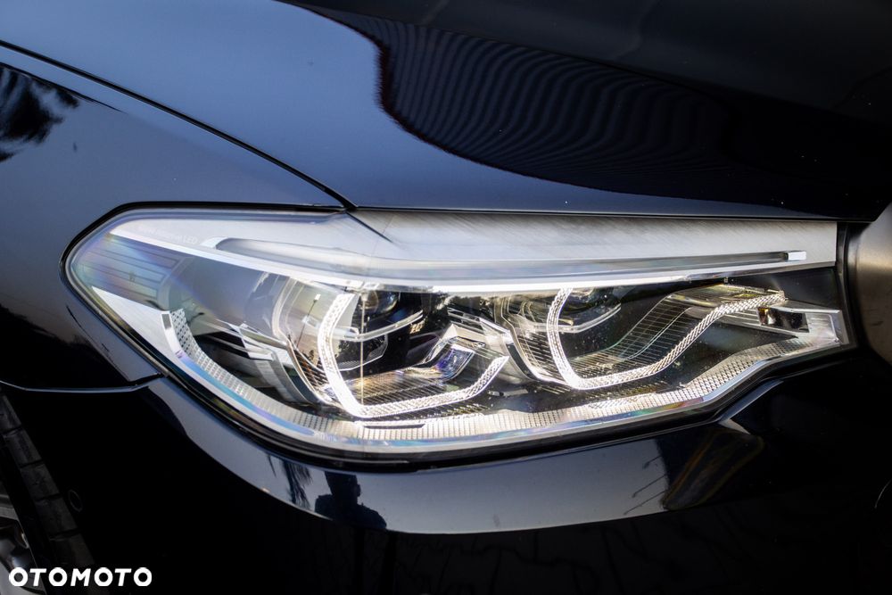 BMW Seria 5 M550i xDrive - 13