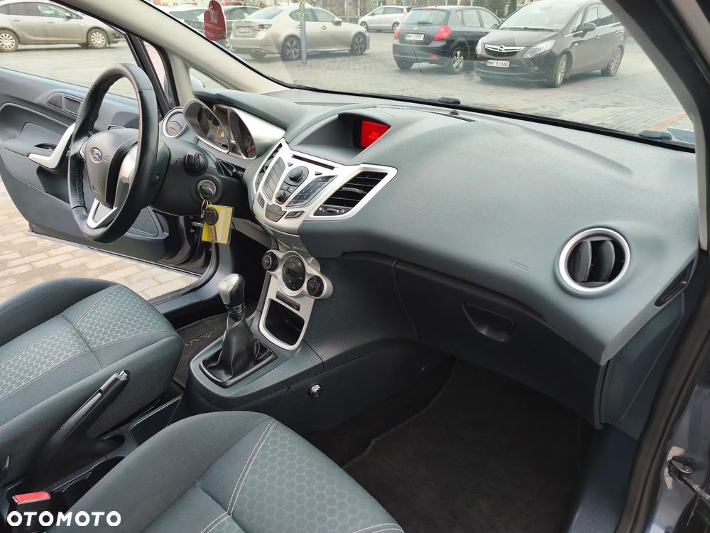 Ford Fiesta 1.25 Ghia - 23