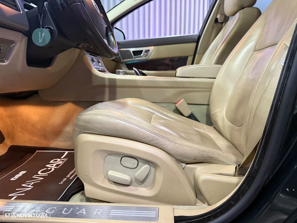 Jaguar XF 2.7 V6 Premium Luxury - 20
