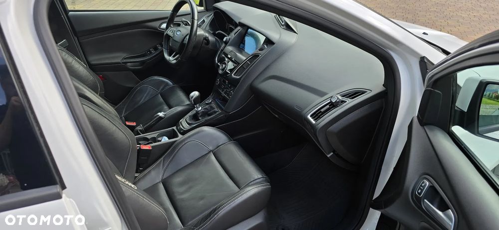 Ford Focus 2.0 EcoBoost ST-2 - 10