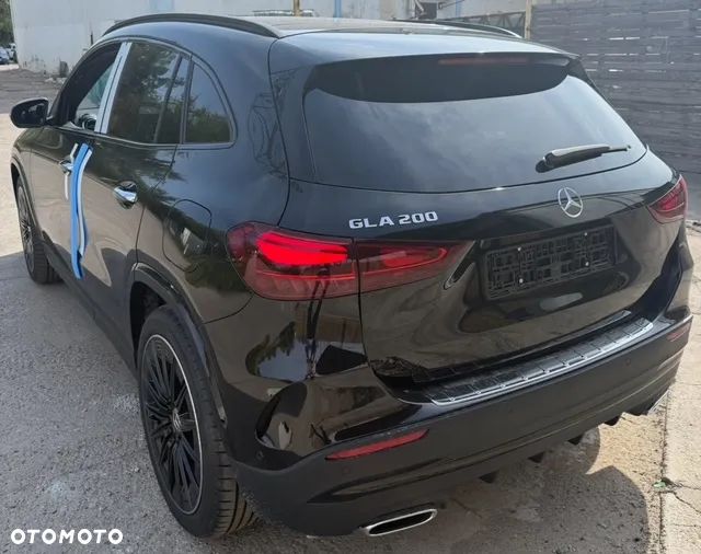 Mercedes-Benz GLA 200 AMG Line - 4