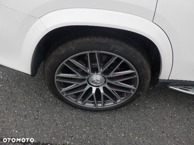 Mercedes-Benz GLS - 32