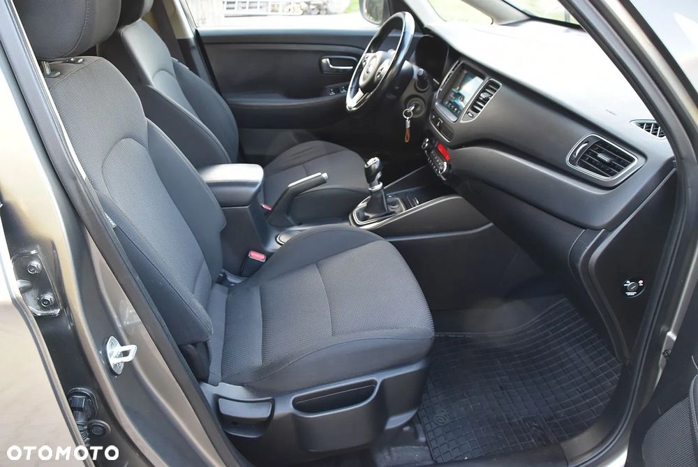 Kia Carens - 39