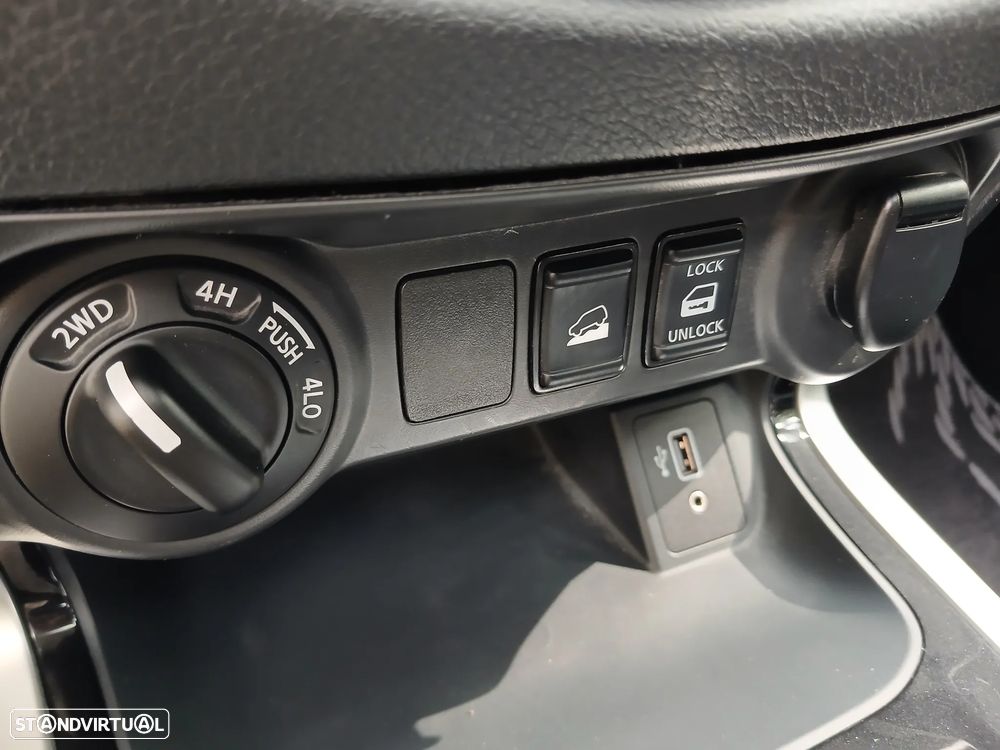 Nissan Navara 2.3 dCi CD 4WD N-Guard AT - 24