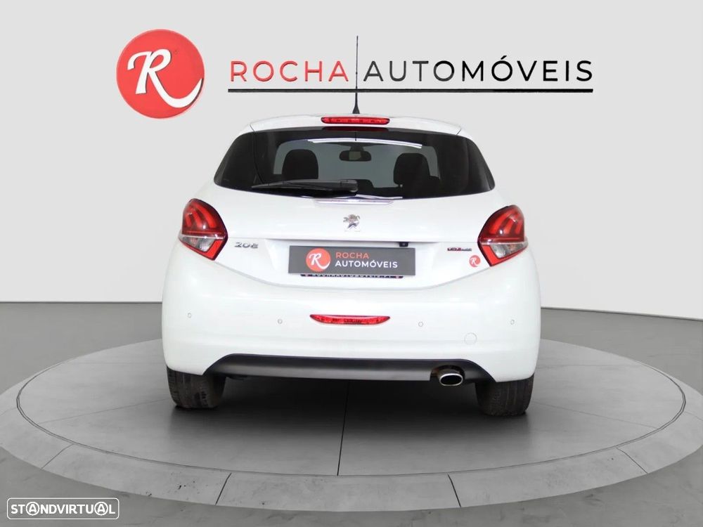 Peugeot 208 - 8
