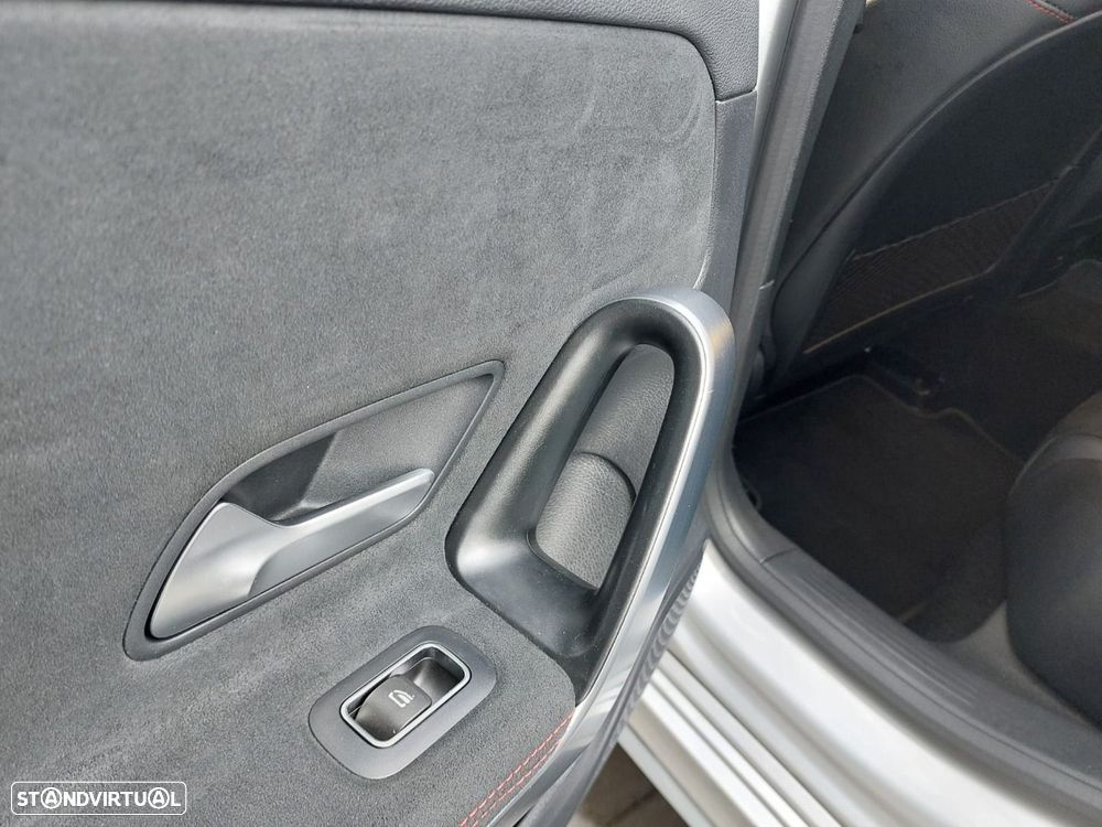 Mercedes-Benz A 250 e AMG Line - 11